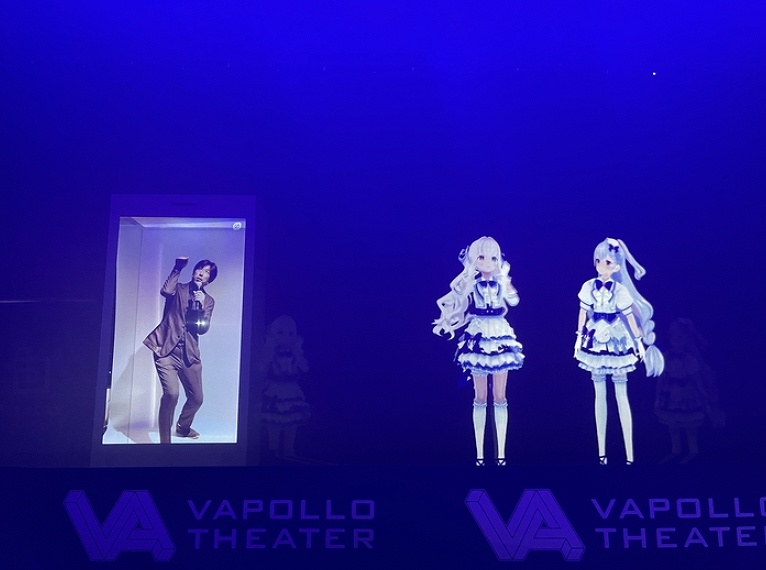 上海のステージ上に設置されたARボックスに、東京会場の演者が、リアルタイムに映され、上海のステージに「出演」